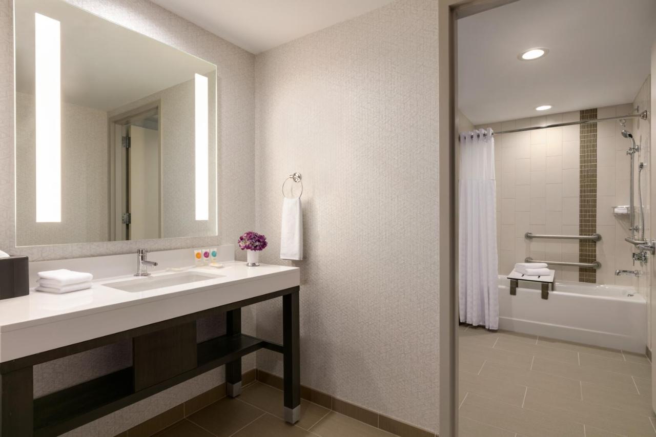 Queen Room Two Queen Beds Accessible Tub Disability Access