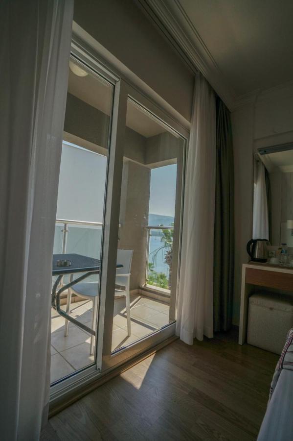 Deluxe Double Room Side Sea View