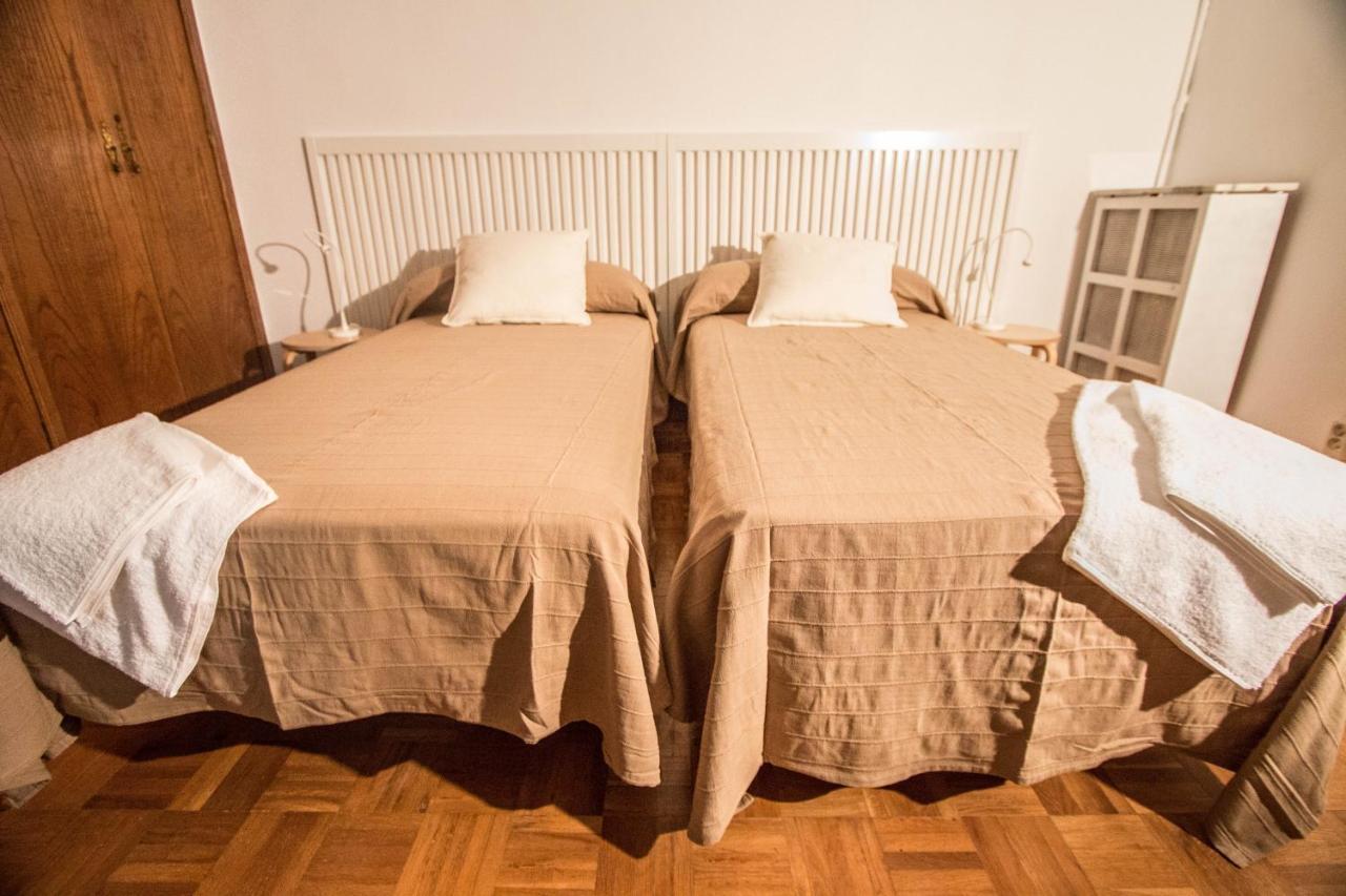 Camera Doppia con Letti Singoli con Bagno in Comune