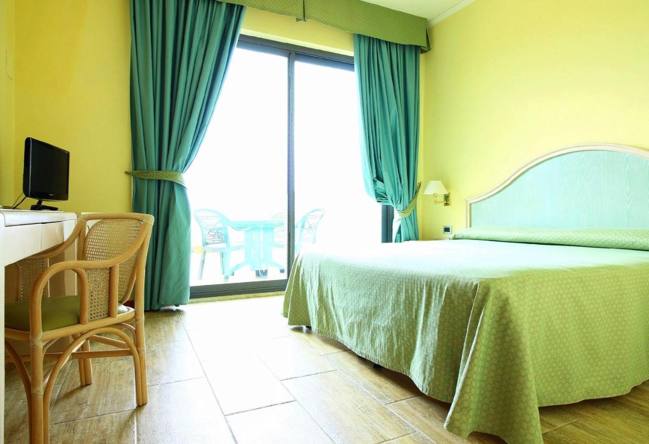 Superior Double Room with Terrace and Sea view,1105949148:JPEG