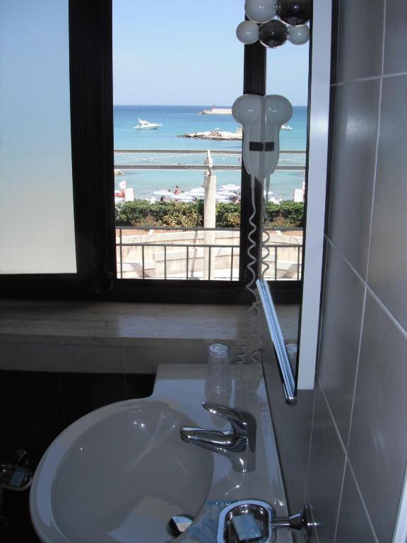 Deluxe Doppelzimmer mit Balkon und Meerblick