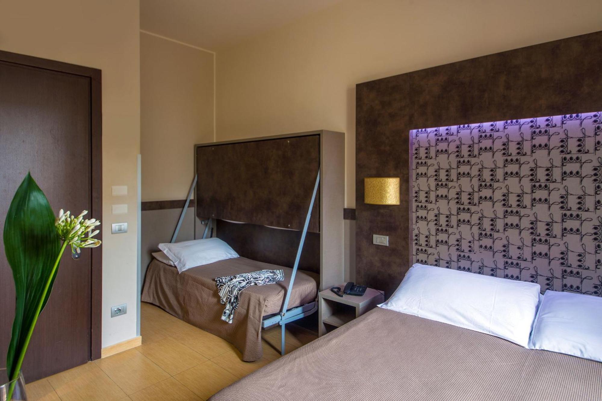 Standard Quadruple Room,1433387614:JPEG