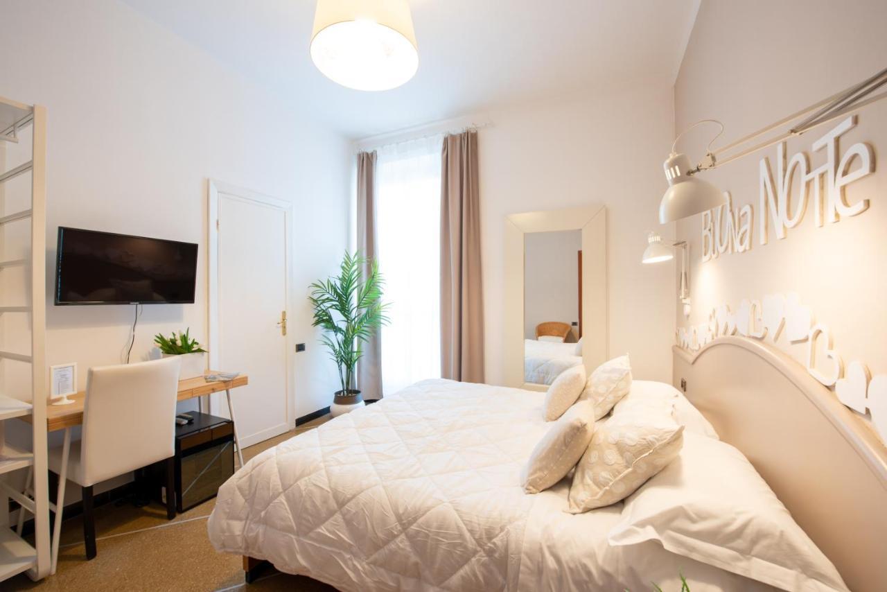 Doppel-/Zweibettzimmer mit Balkon