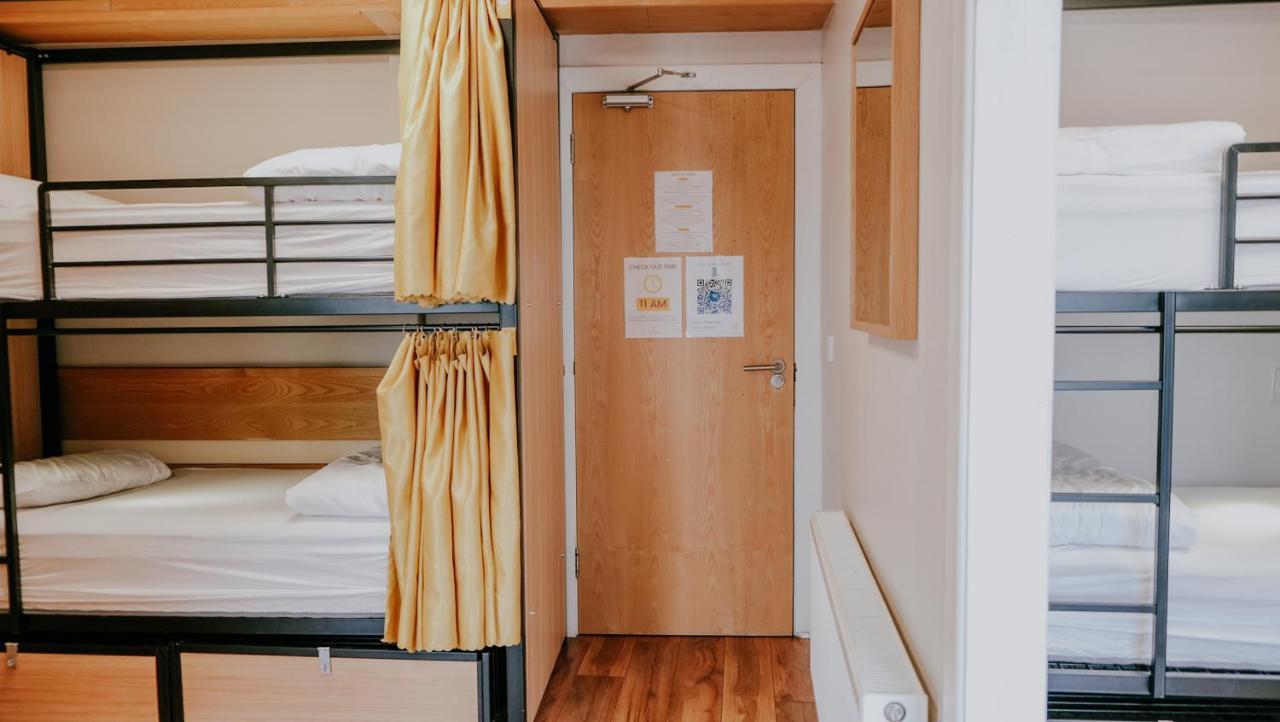 Posto Letto in Dormitorio Misto con 8 Letti e Bagno in Comune