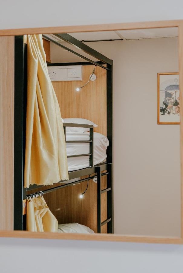 Posto Letto in Dormitorio Misto con 6 Letti e Bagno in Comune
