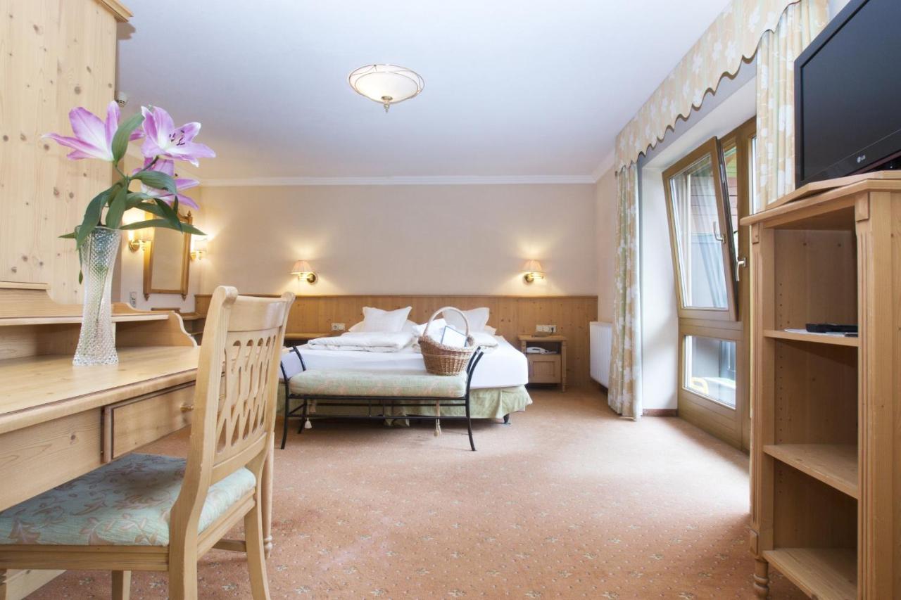 Post Deluxe Double Room