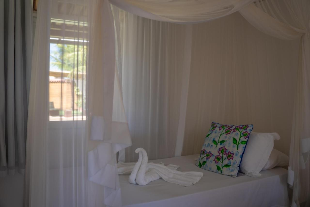 Quarto Triplo com Vista Piscina