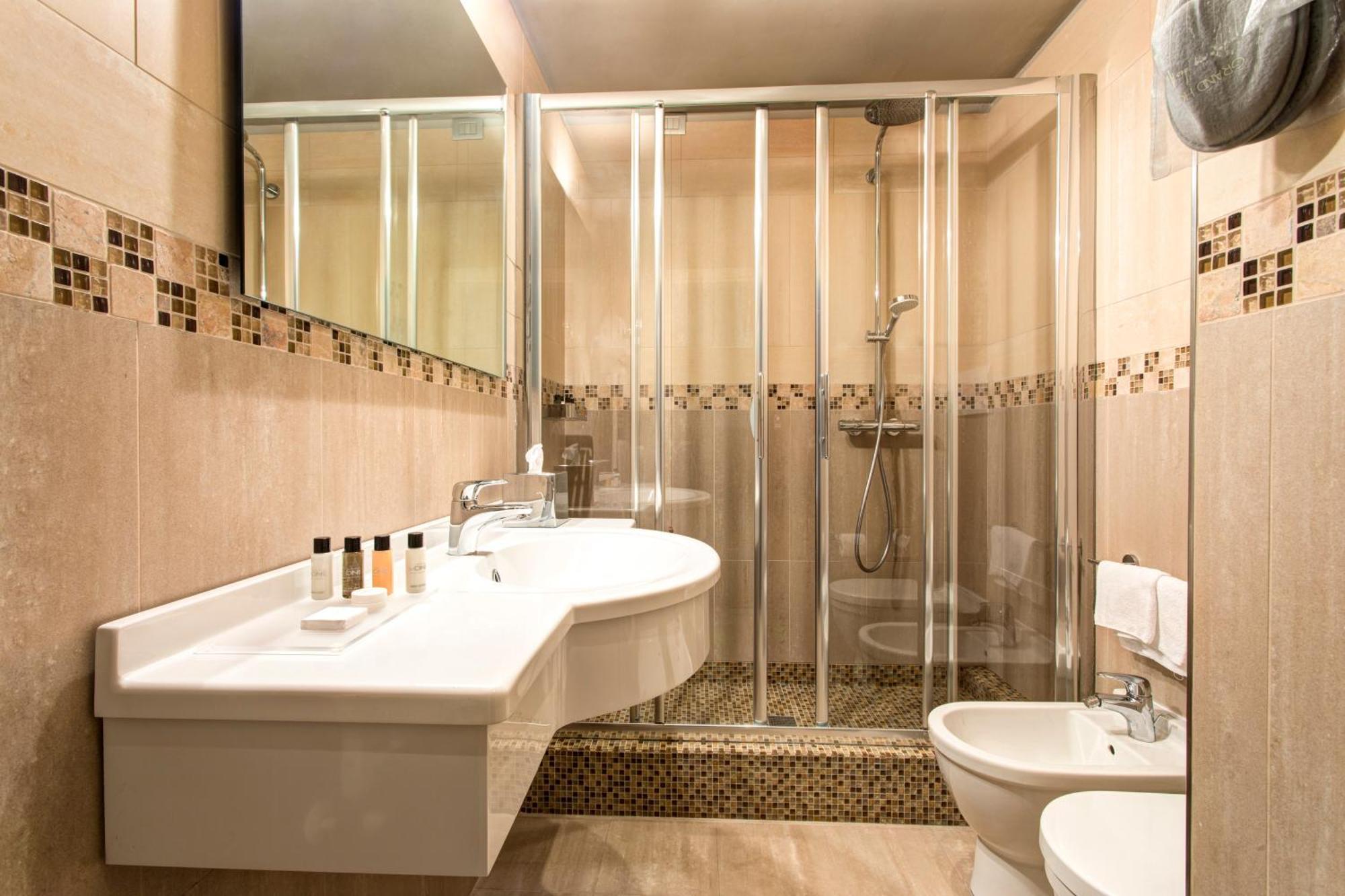 Quarto Premium com 2 Camas de Solteiro