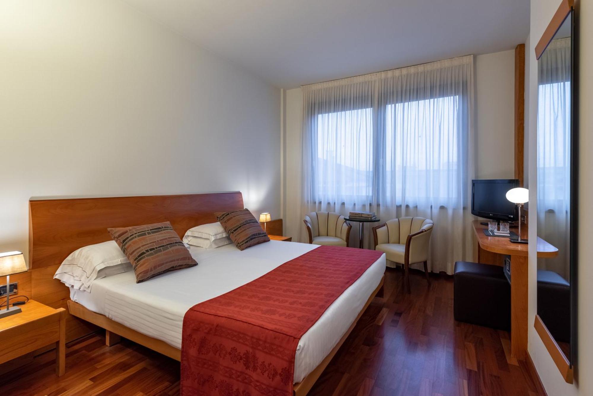 Quarto Econômico com Cama de Casal ou 2 de Solteiro