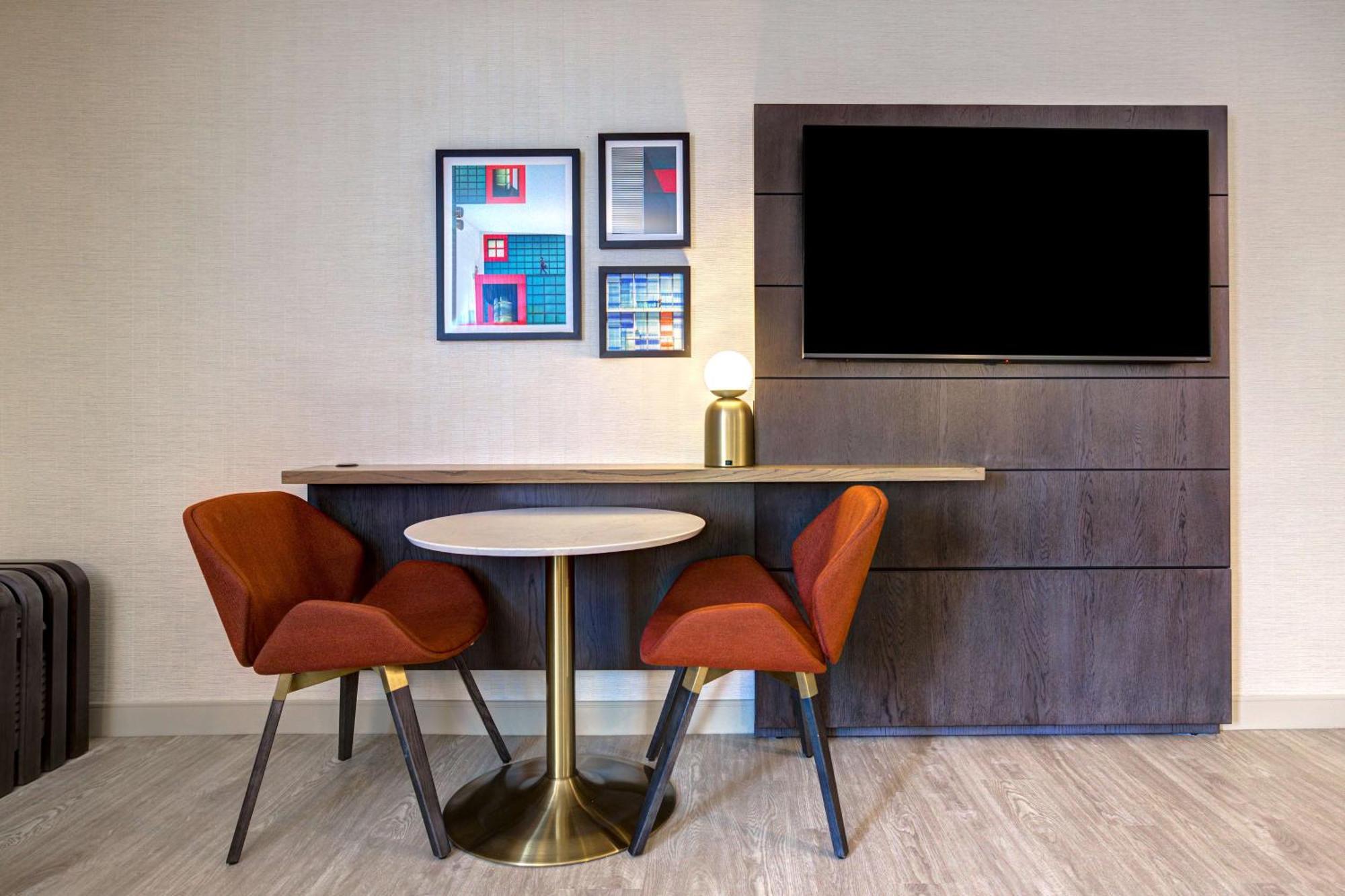 Junior King Suite Seating Area