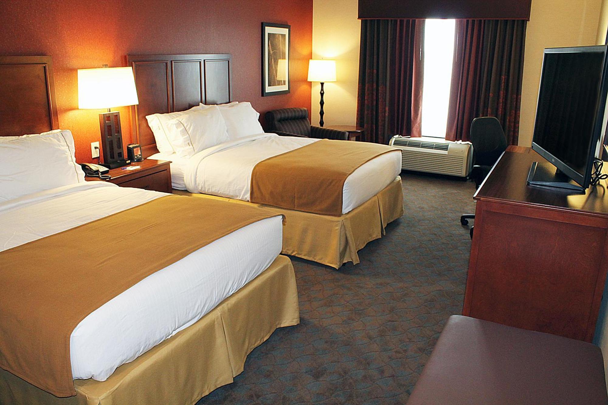 Standard Queen Room with Two Queen Beds