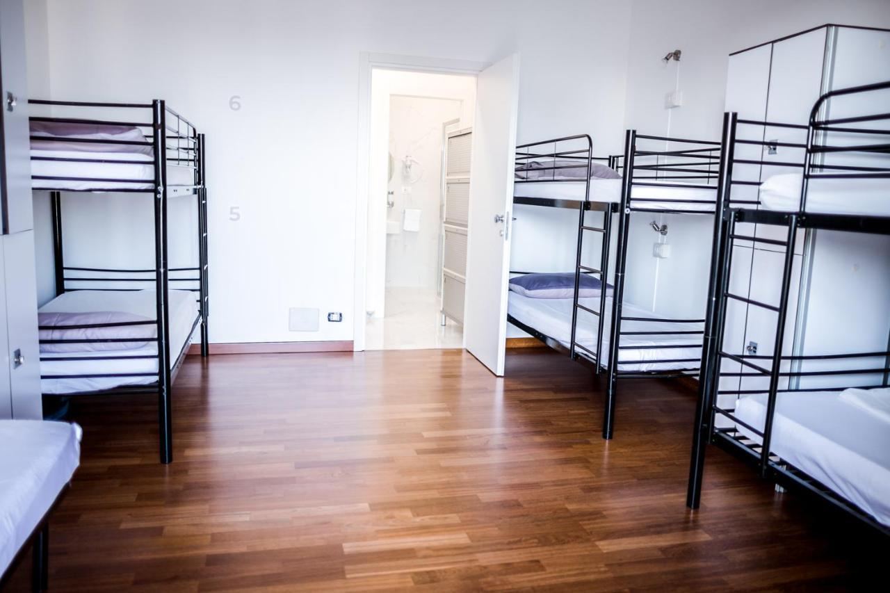 Single Bed Male Dormitory Room,1309985401:JPEG