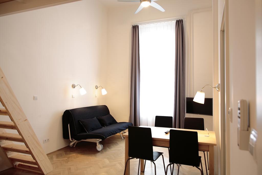 One-Bedroom Apartment,151488274:JPEG