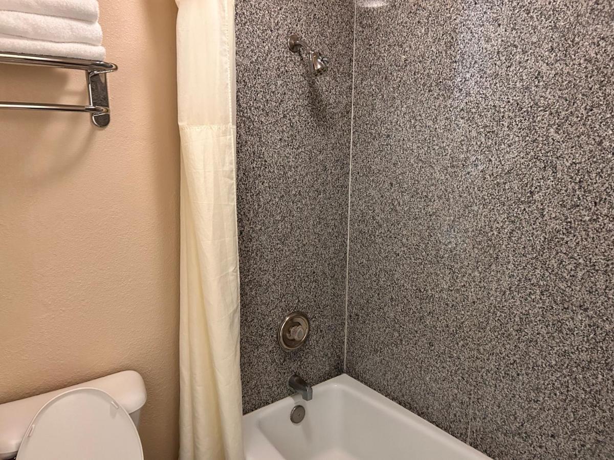 Standard Double Queen Room