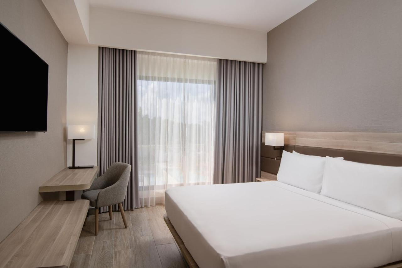 Deluxe King Room with Garden View,1398038684:JPEG