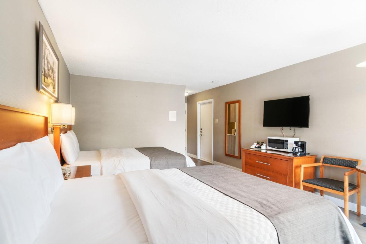 Queen Room with Kitchenette - 2 Queen Beds