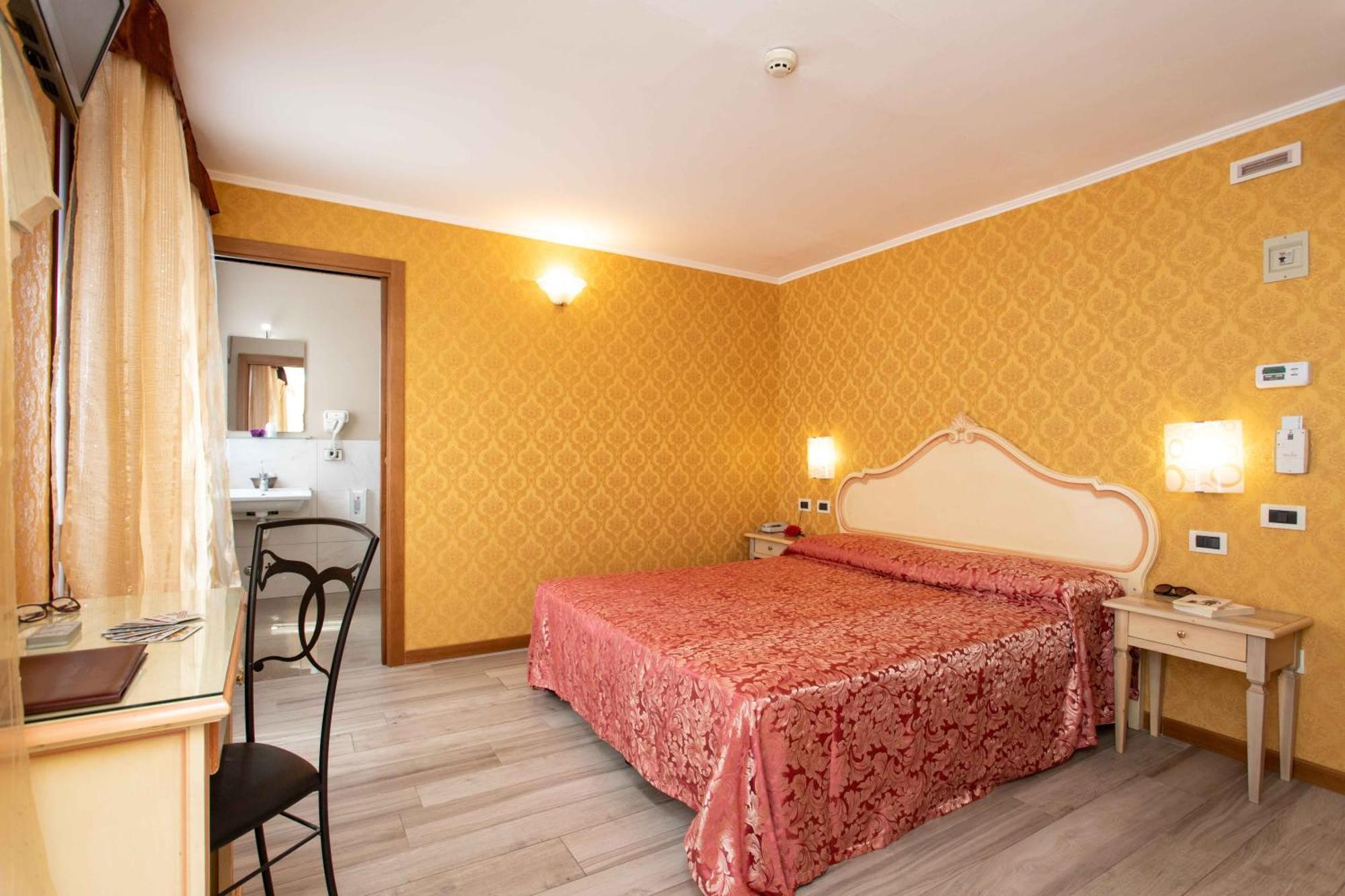 Double or Twin Room,961708507:JPEG