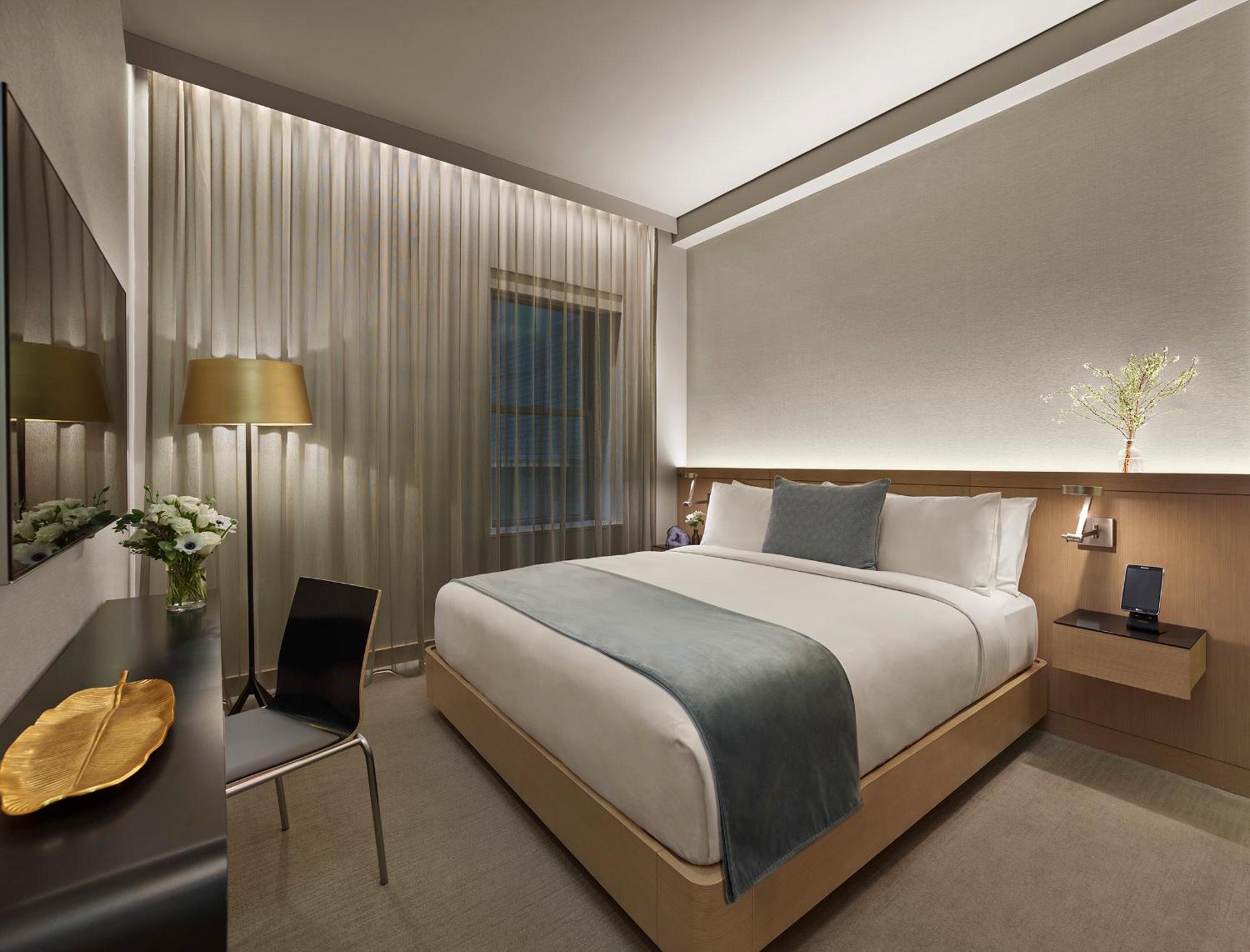 Deluxe King Bed Accessible,1600246317:JPEG