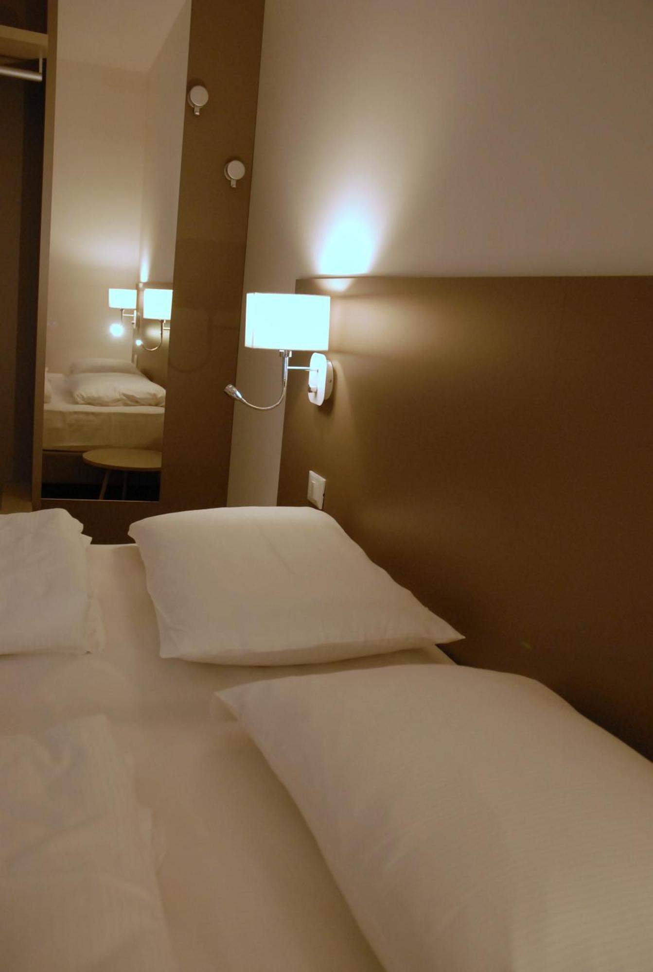 Doppel- oder Zweibettzimmer