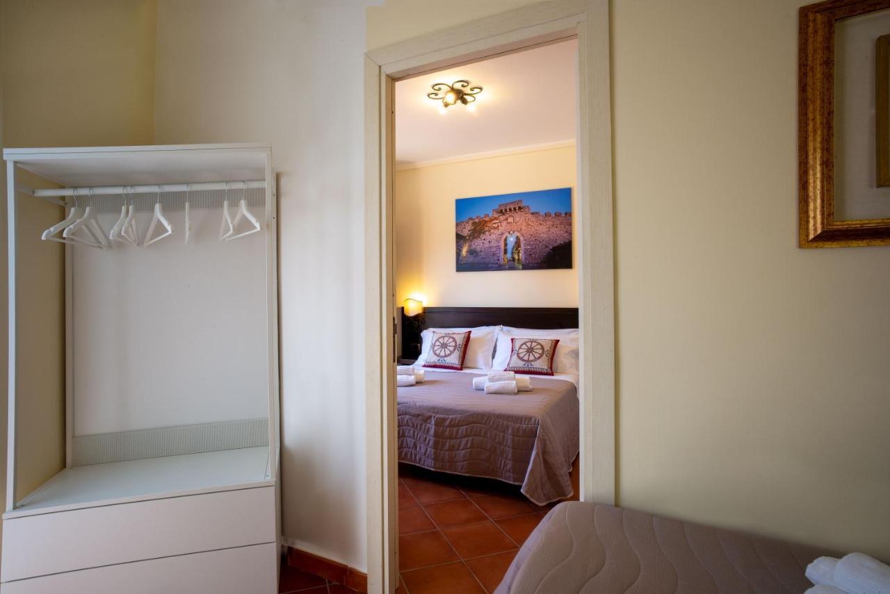 Comfort Triple Room Shower