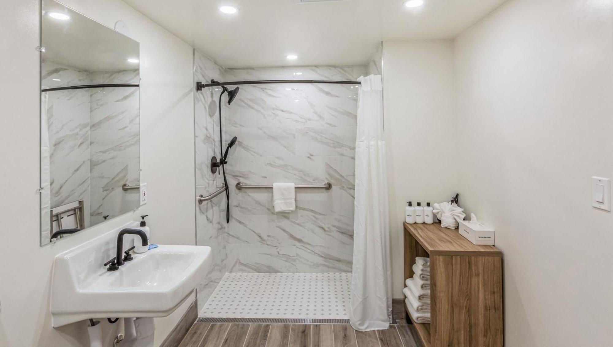 Chambre Double - Accessible aux Personnes à Mobilité Réduite