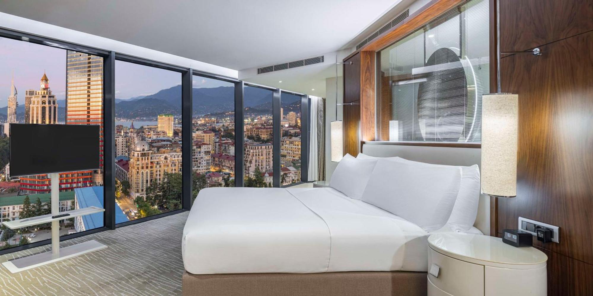 Suite Junior con cama extragrande y vistas panorámicas