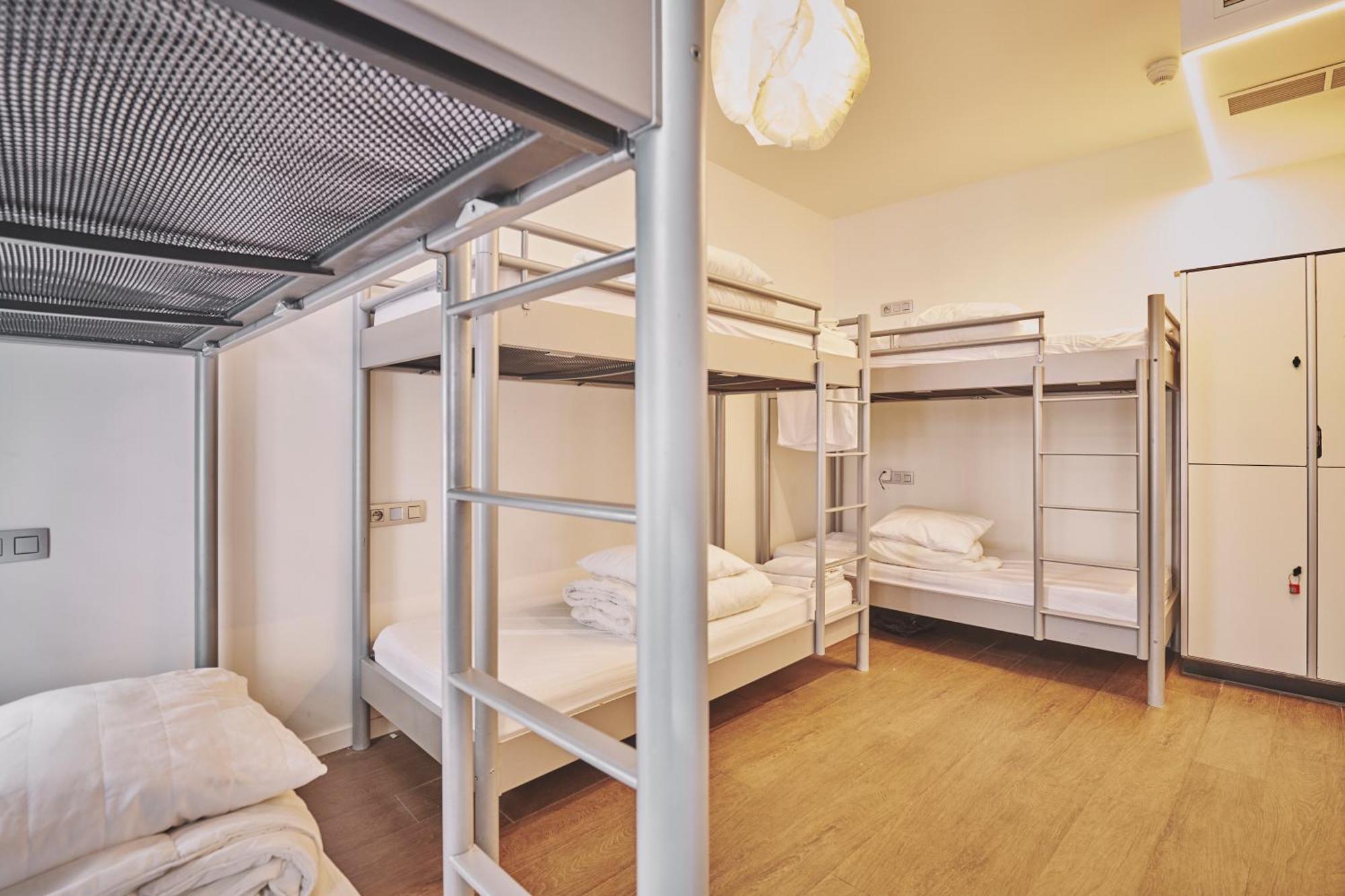 Cama em Dormitório Misto com 6 Camas