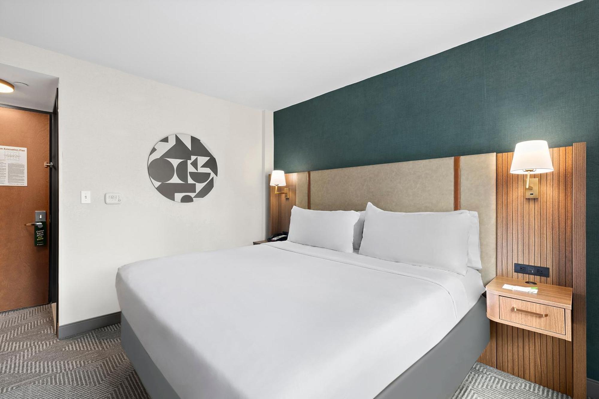 Standard King Room with City View,1550577445:JPEG