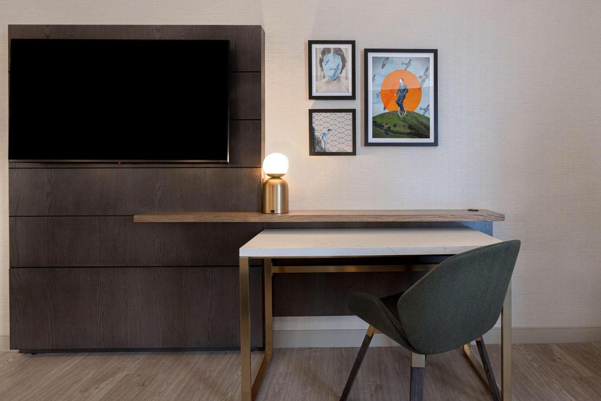 Junior King Suite Seating Area
