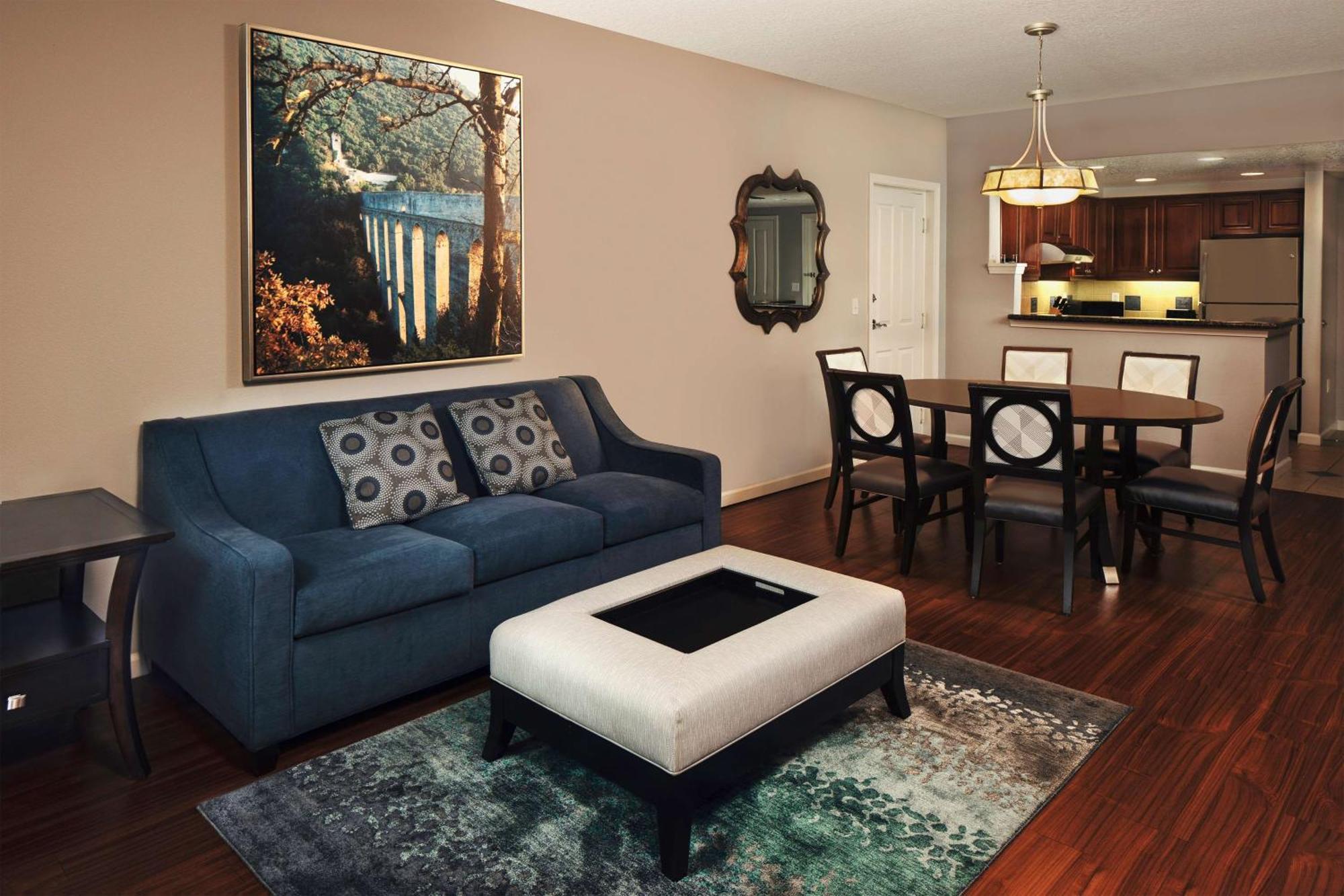 Two Bedroom Suite sofabed & balcony