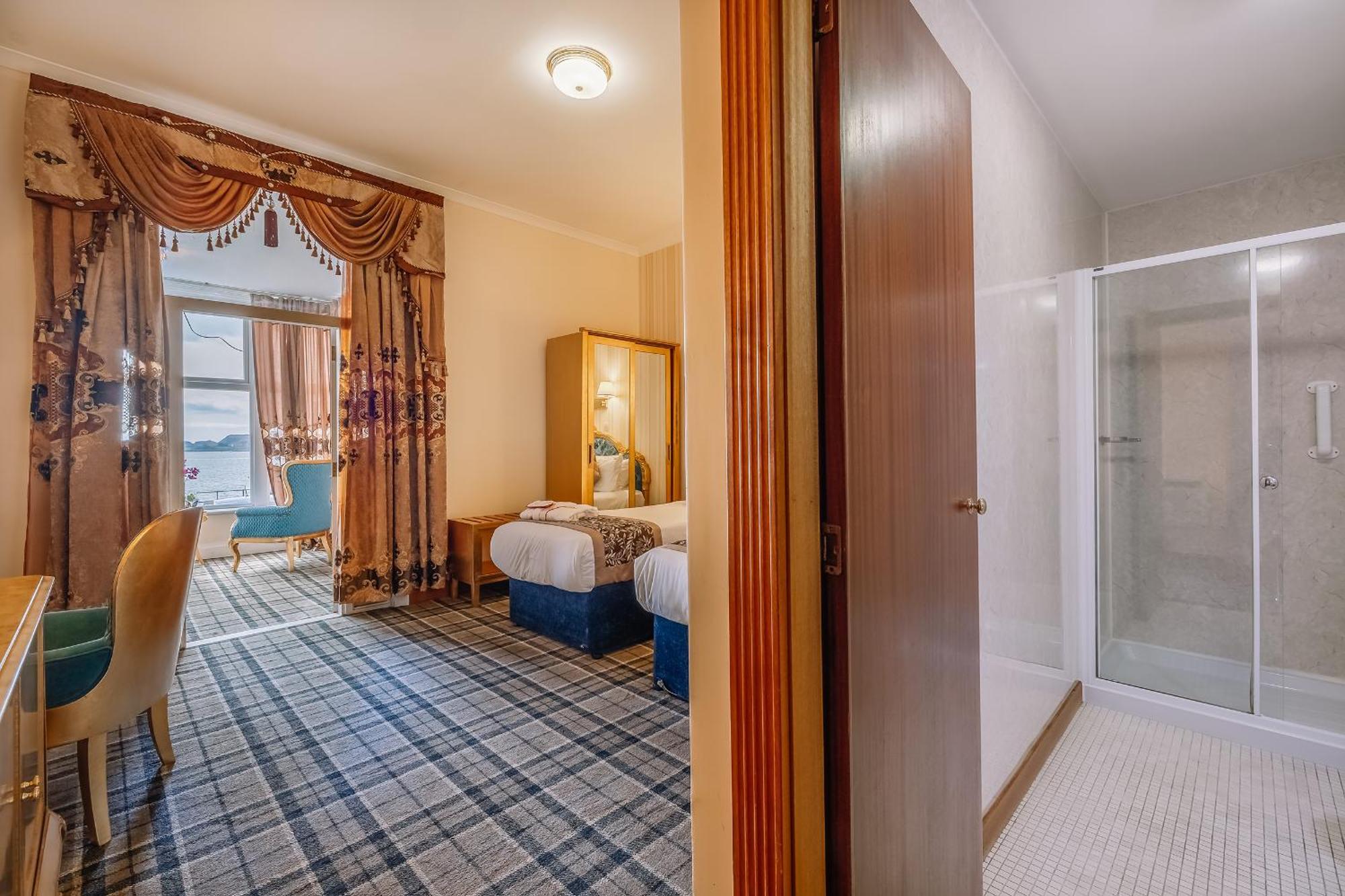 Twin Suite