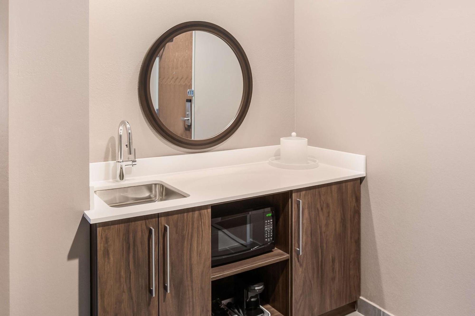 King Studio Suite
