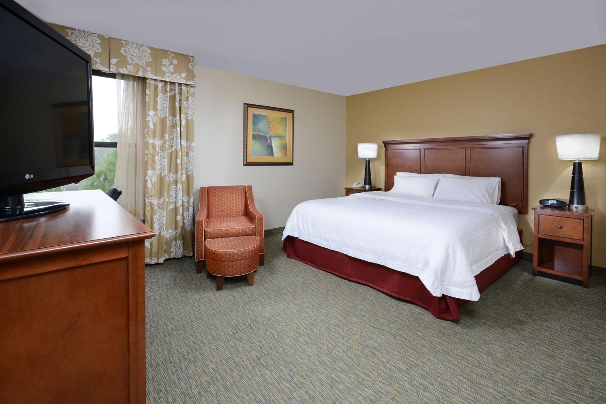 King Room Bath Tub Mobility or Hearing Accessible Non-Smoking,1708087462:JPEG