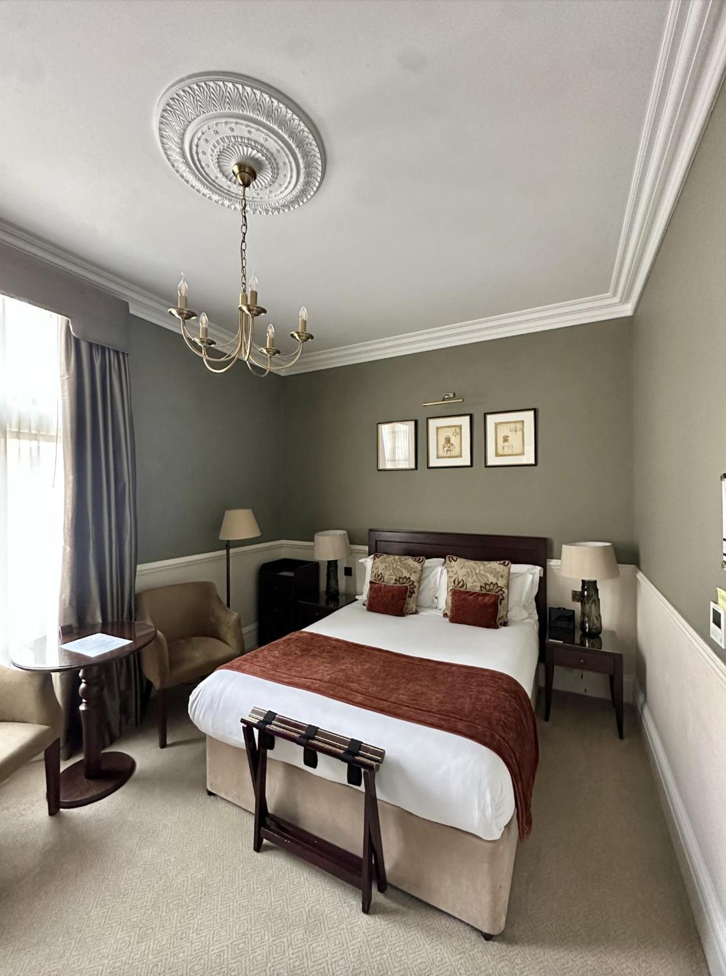 Junior Deluxe Double Room