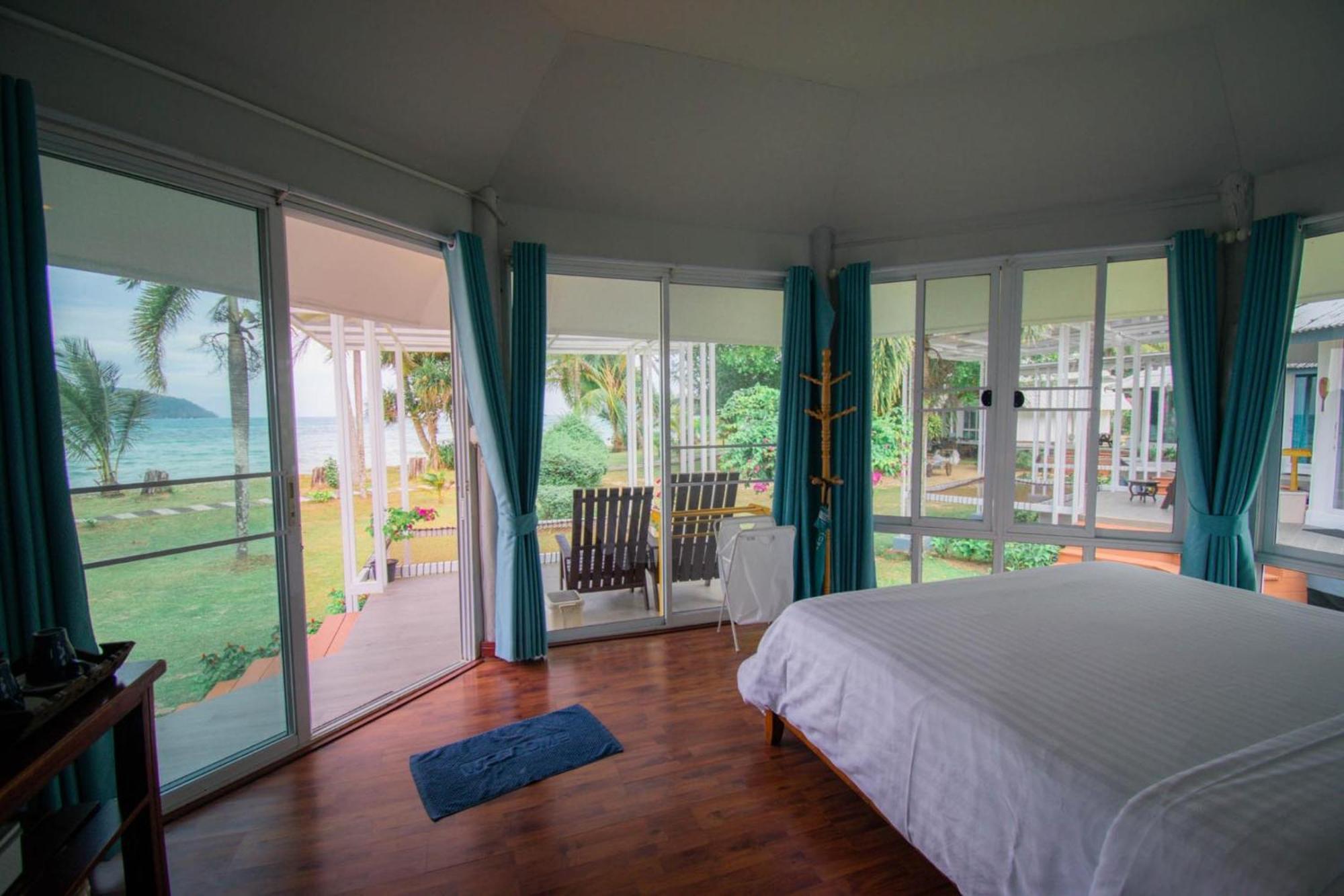 Comfort Bungalow Beach Front