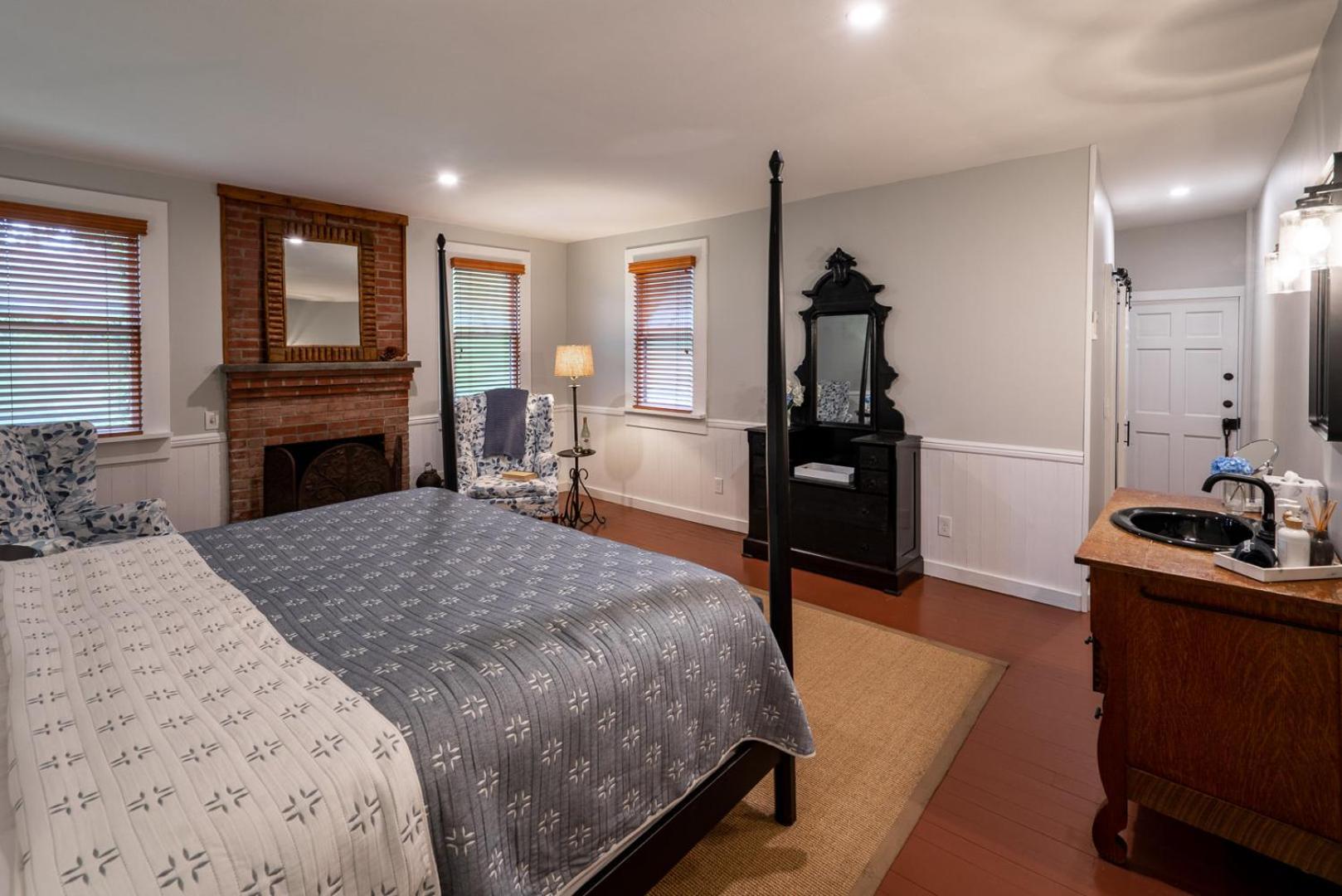 Superior King Room