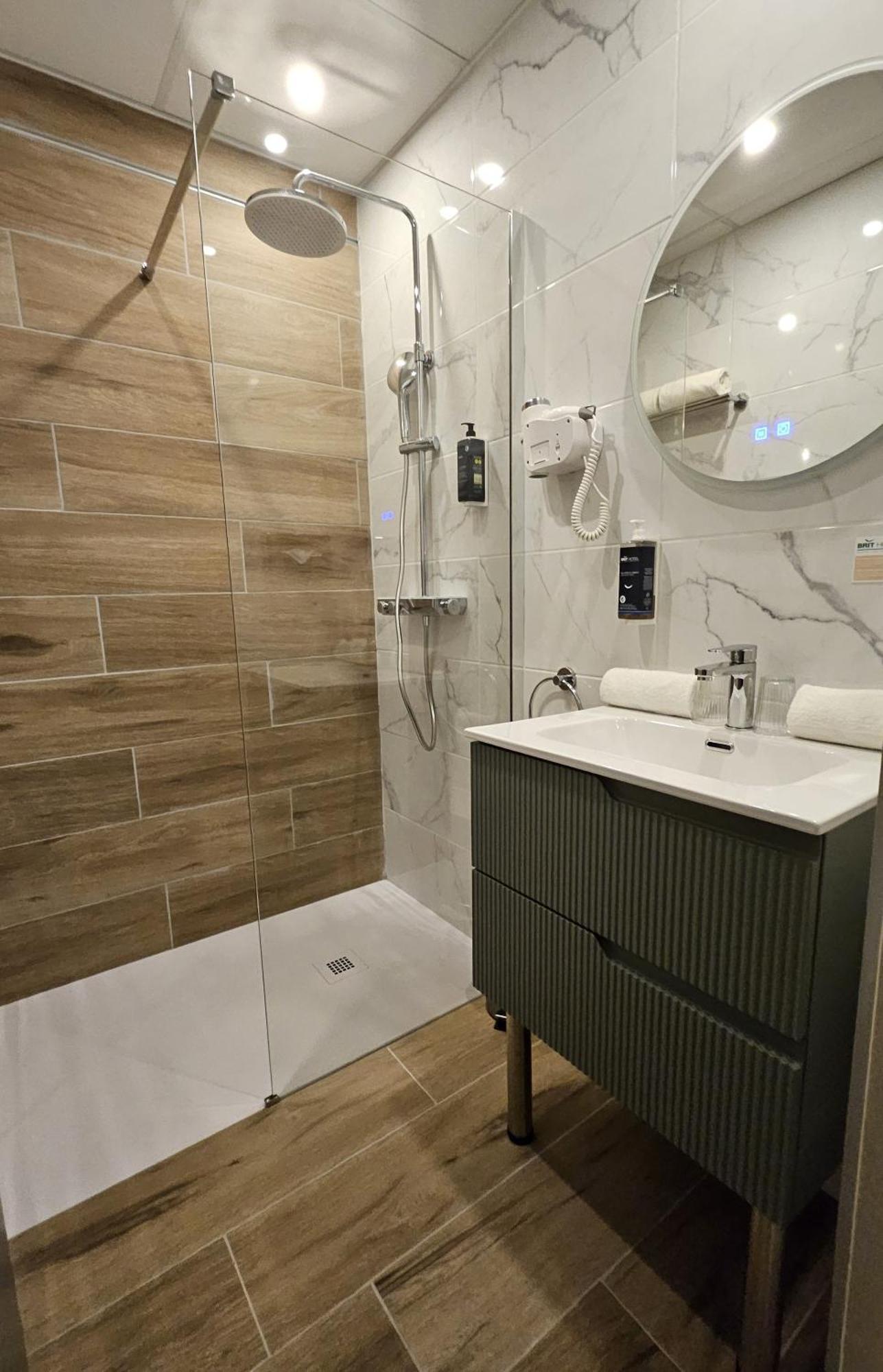 Club Double Room with Private Living Room (24 m2)