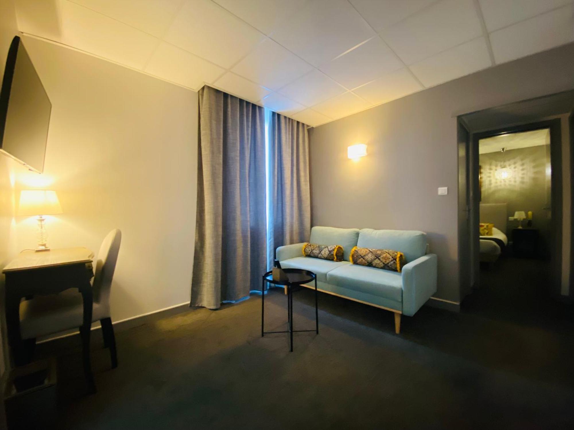 Club Double Room Private Living Room 24 m2