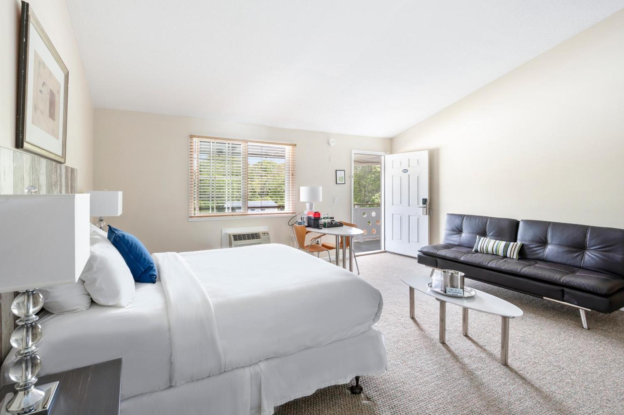 Queen Double Room