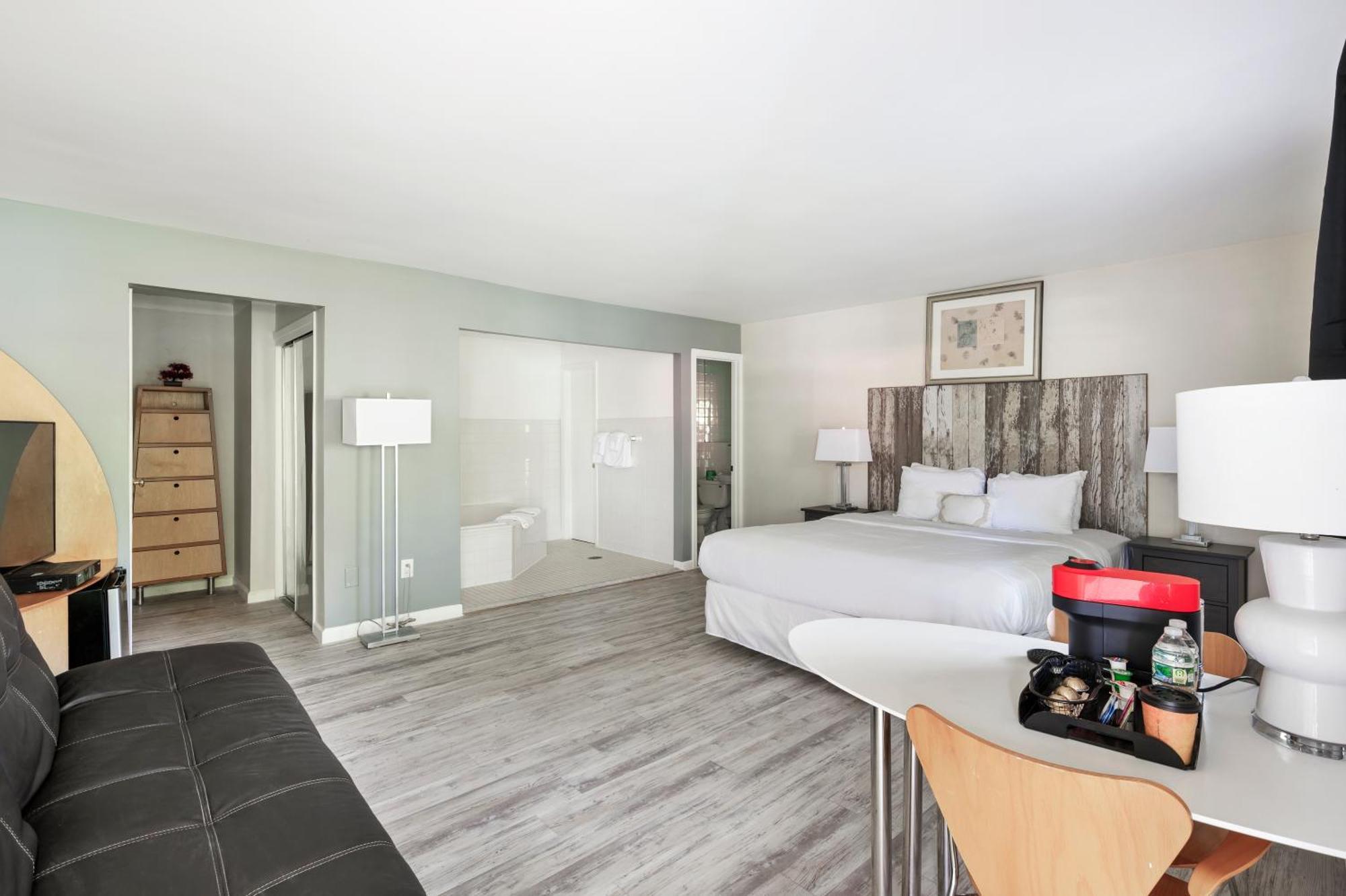 Queen Double Room