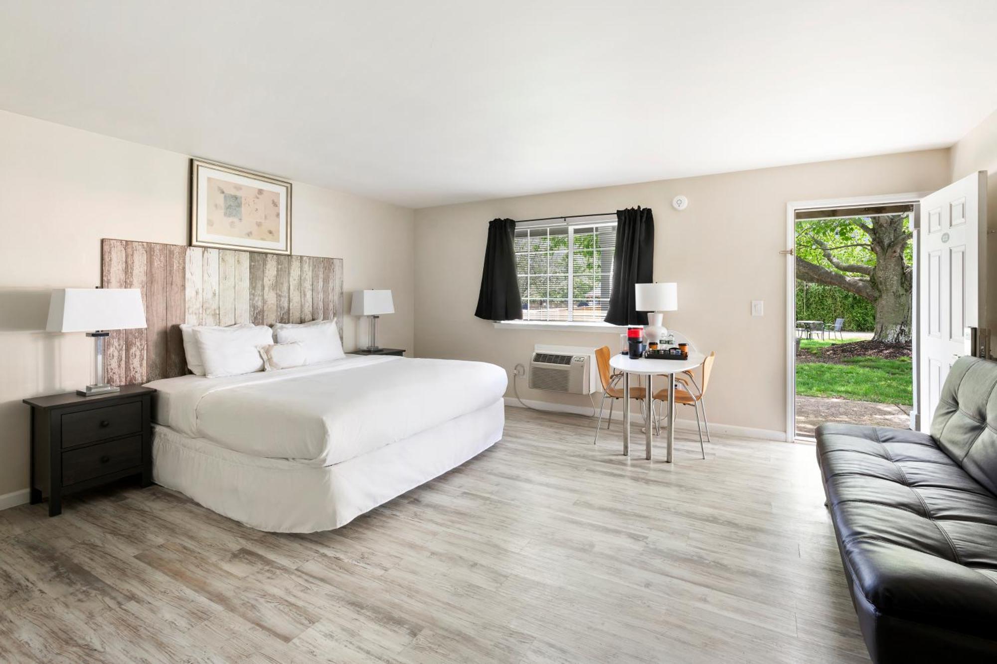 Queen Double Room