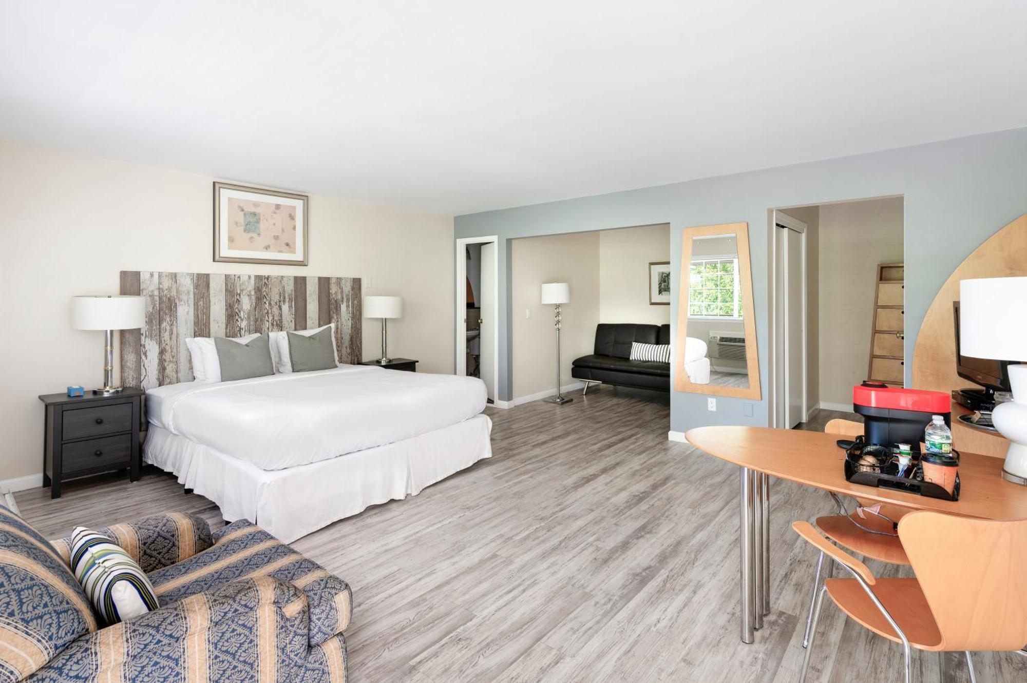 Queen Double Room
