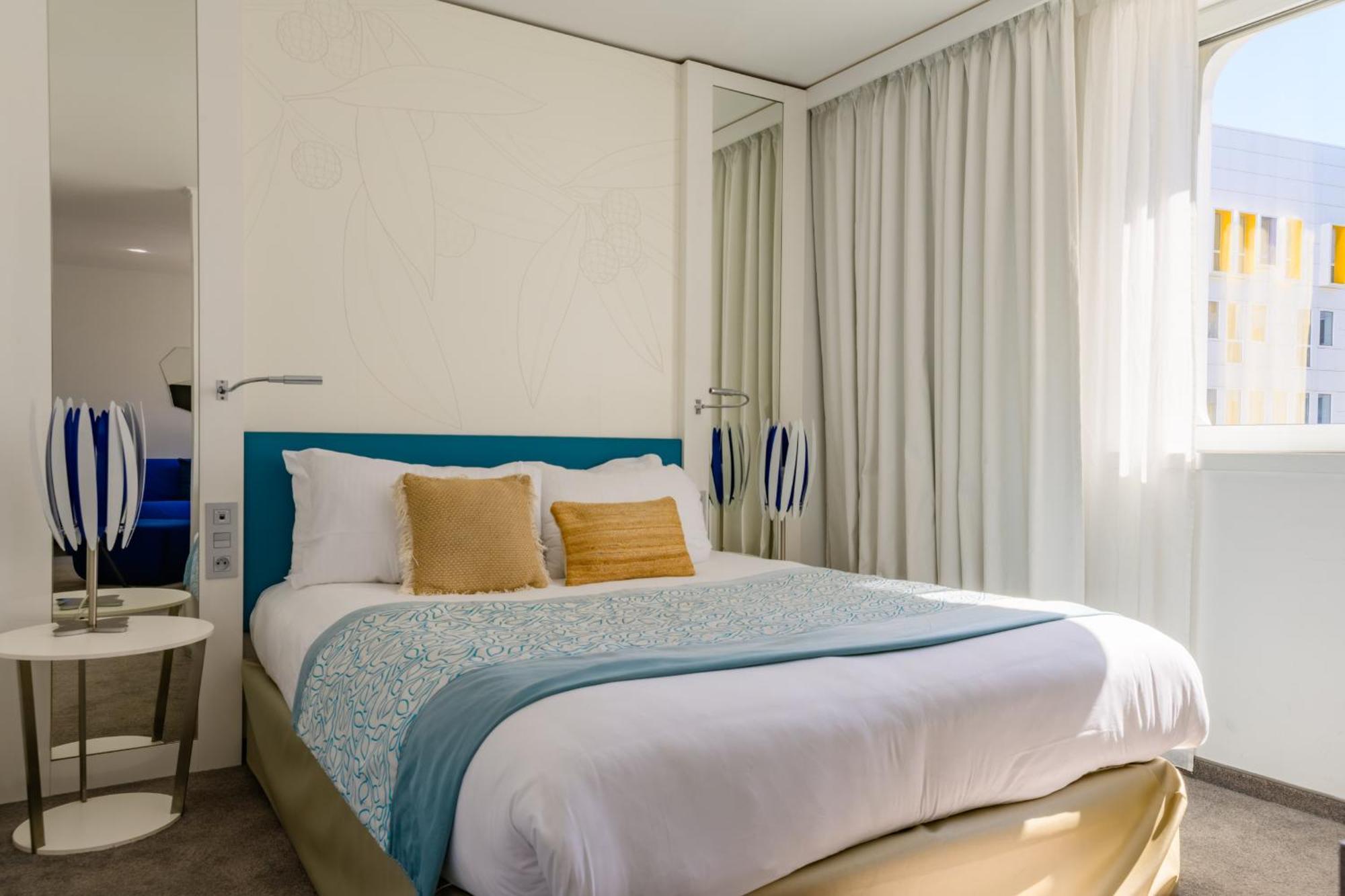 Standard Room 1 King Bed