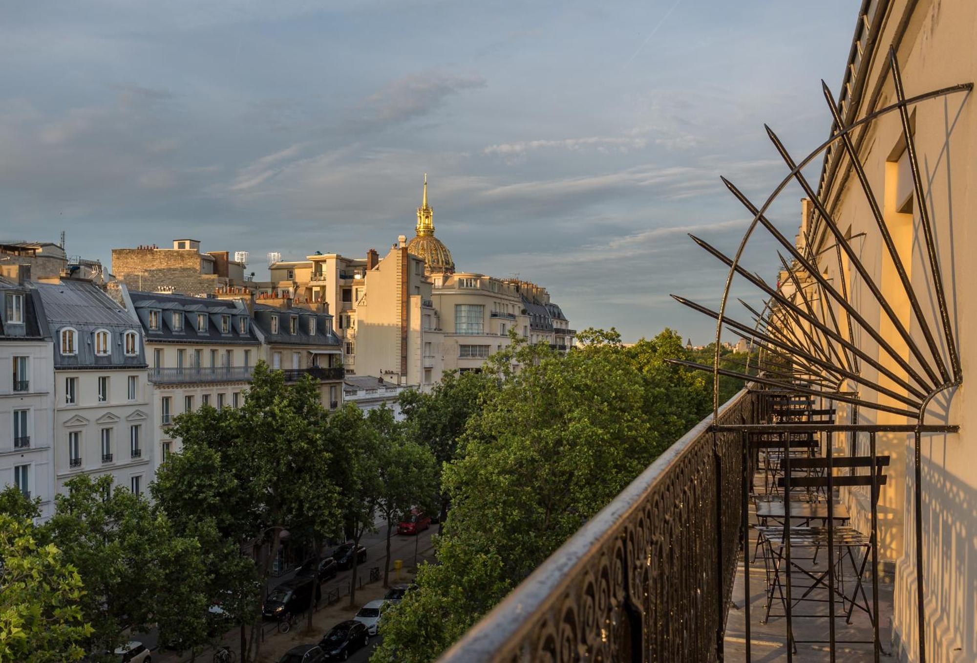 Double Room Baronne Eiffel Tower Side View