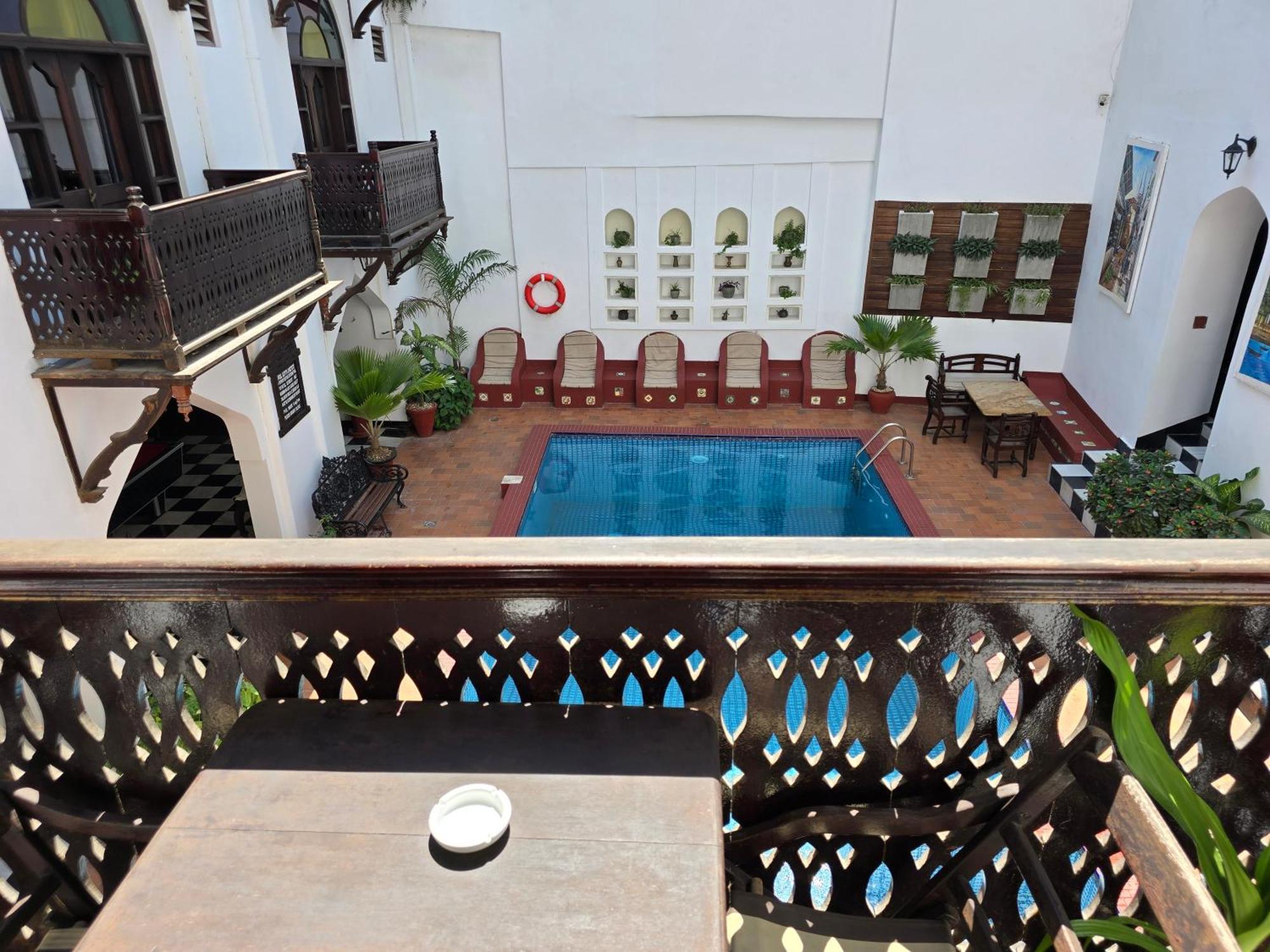 Chambre Lits Jumeaux - Vue sur Piscine