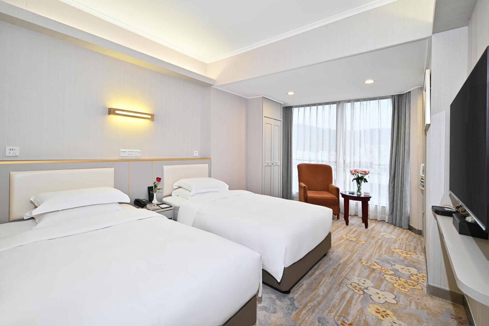 Leisurely Journey · Light Enjoy Twin Room Panoramic Floor-to-Ceiling Windows