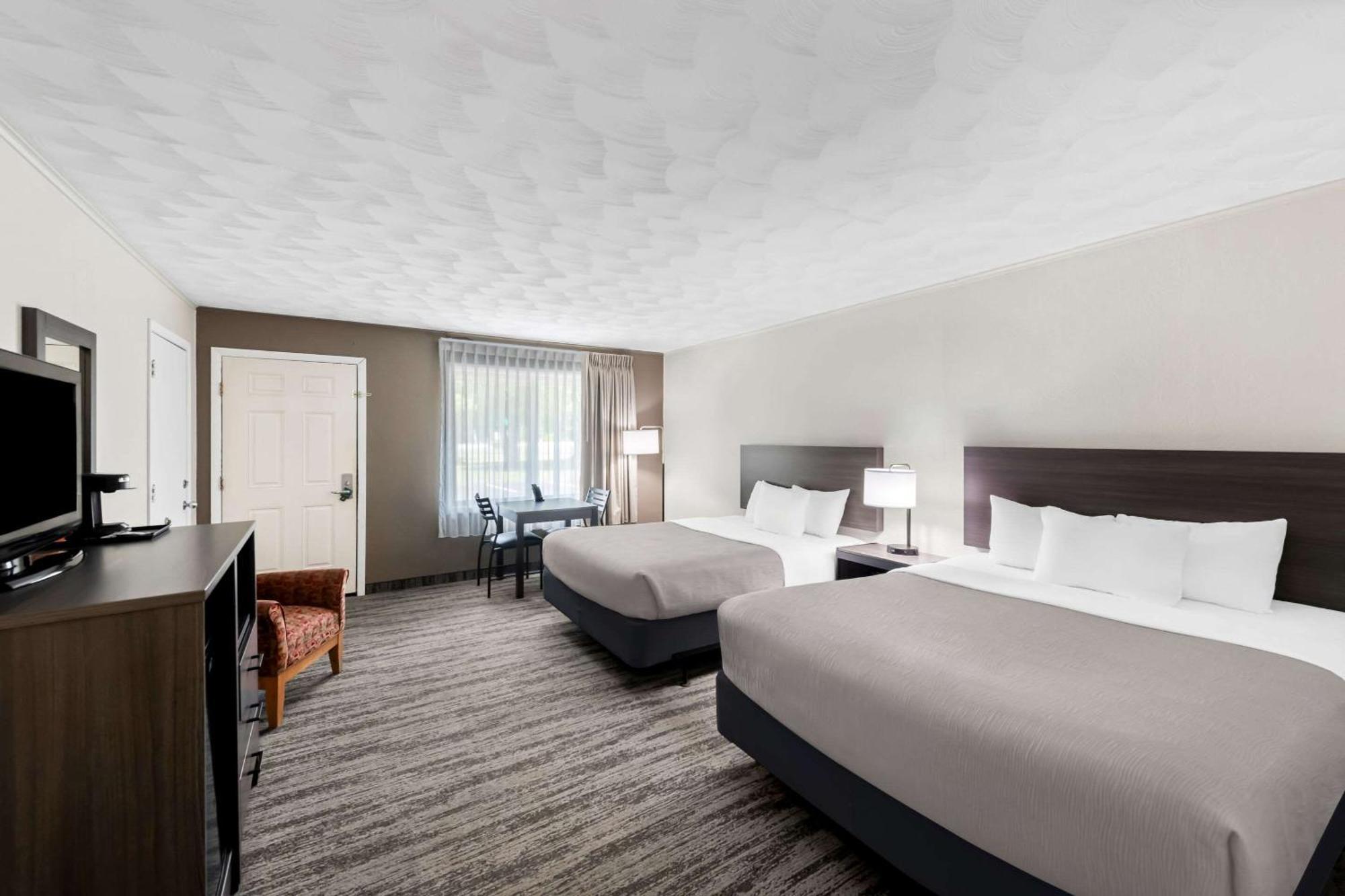 Superior Queen Room with Two Queen Beds - Non-Smoking