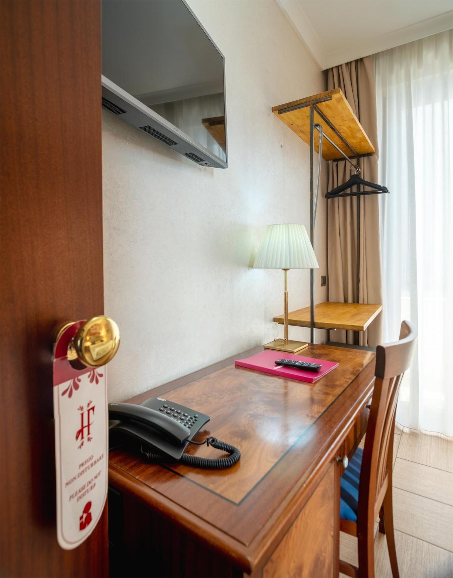 Small Room,1610227310:JPEG