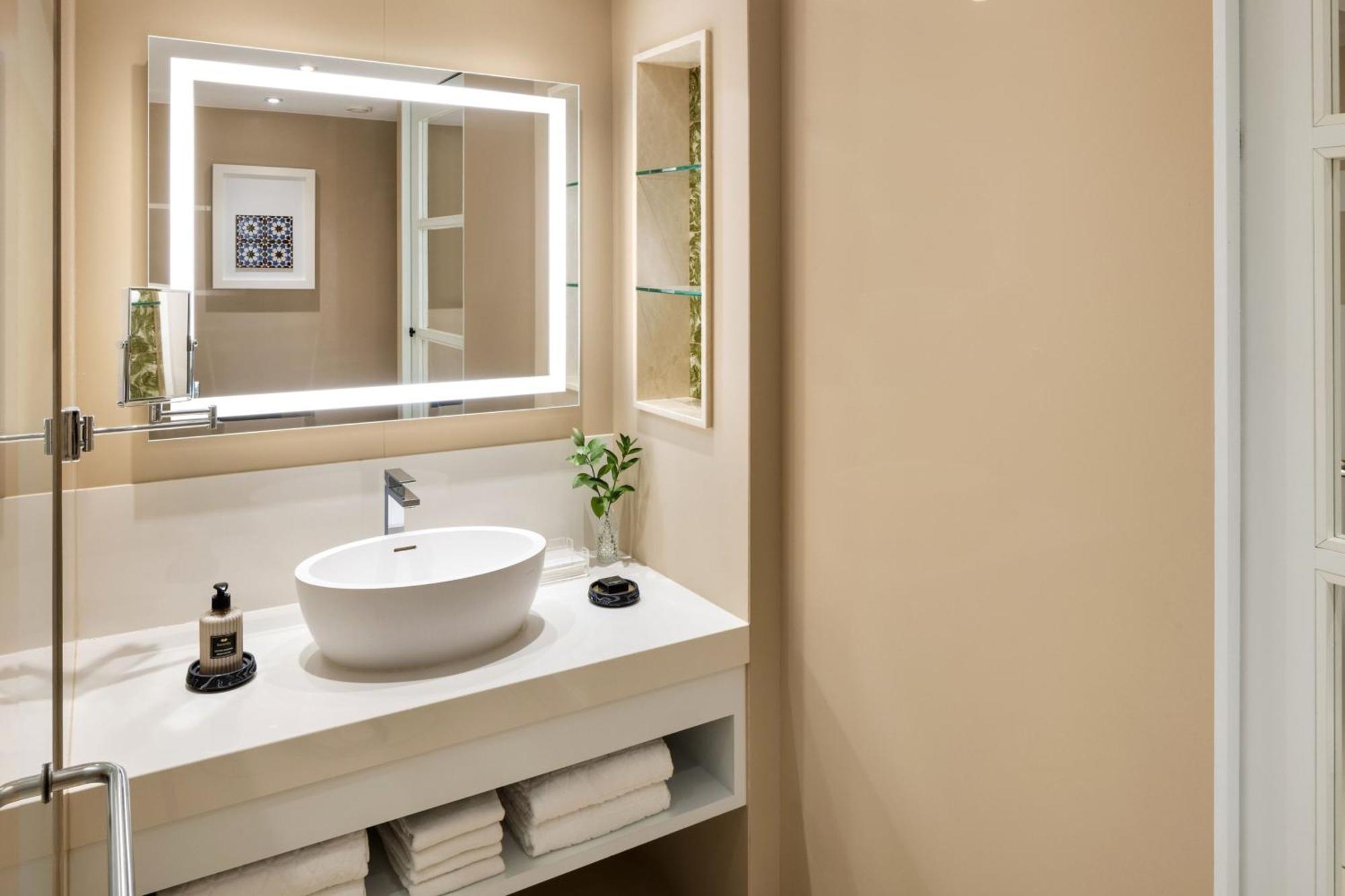 Grand Deluxe Zimmer mit Queensize-Bett und Meerblick