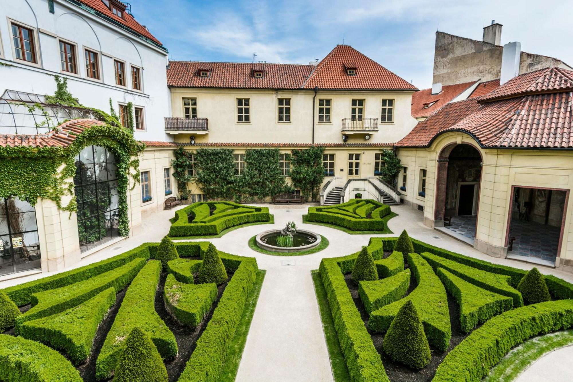 Apartment Garden View